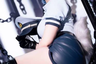 蕾姆的新姿态:探秘星之迟迟的狗耳警官COSPLAY风采