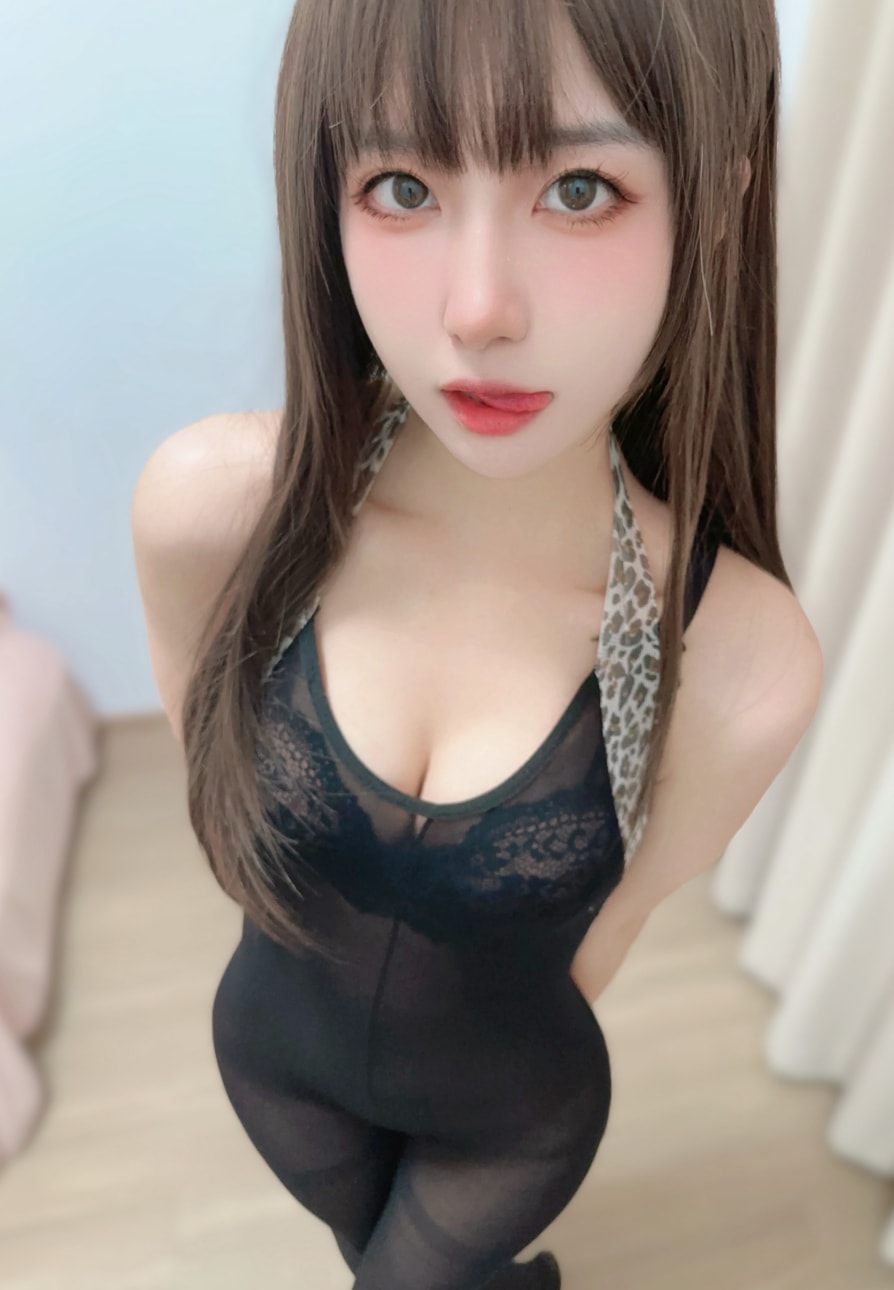 布丁大法 – 黑斯一线天--美丽佳人！