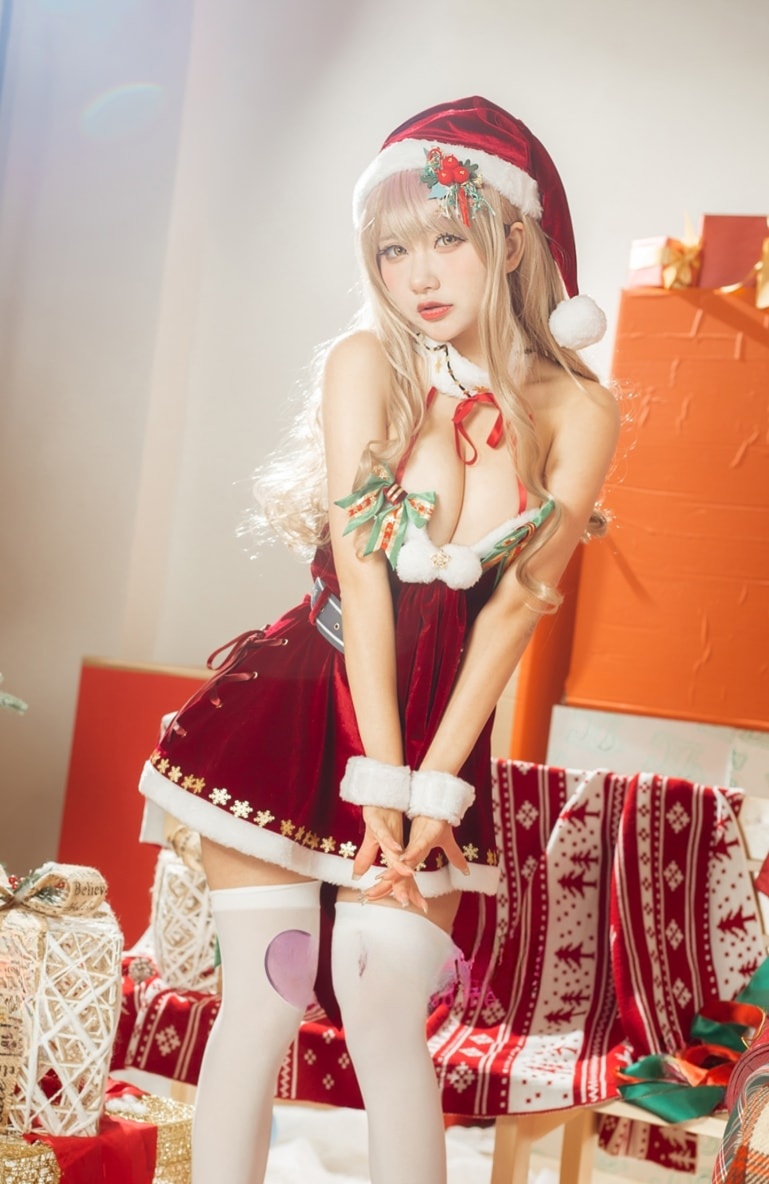 是一只熊仔吗#Nikke胜利女神 艾玛圣诞--优质作品！