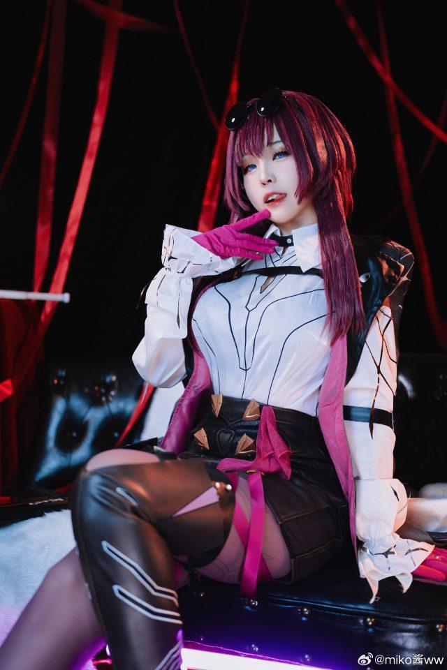 崩坏世界的绝美闪耀：miko酱ww cos《崩坏：星穹铁道》卡芙卡