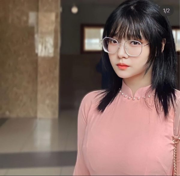 越南女游戏玩家以更个性化的版本cosplay《间谍×过家家》阿尼亚 越南女游戏玩家以更个性化的版本cosplay《间谍×过家家》阿尼亚