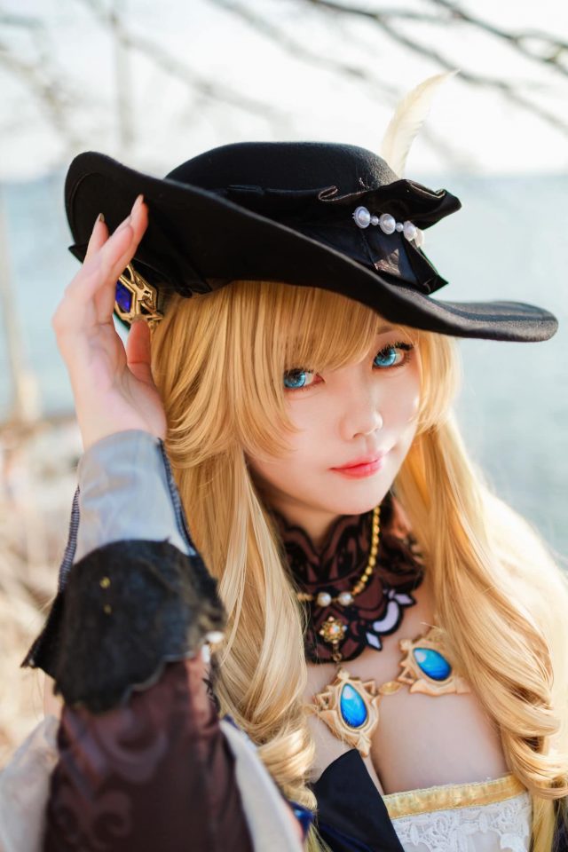 风中绽放的娜维娅:coser 格蕾丝化身性感漂亮的刺玫会长 风中绽放的娜维娅:coser 格蕾丝化身性感漂亮的刺玫会长