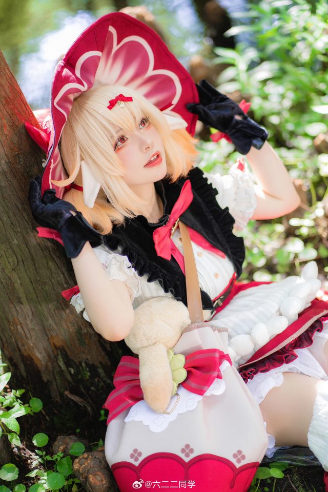 六二二同学cos《原神》可莉，展现“火花骑士”的可爱魔法治愈