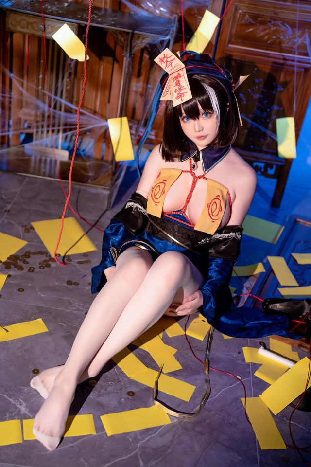星之迟迟巫女cos，奇幻的性感造型点燃万圣节的神秘魅力