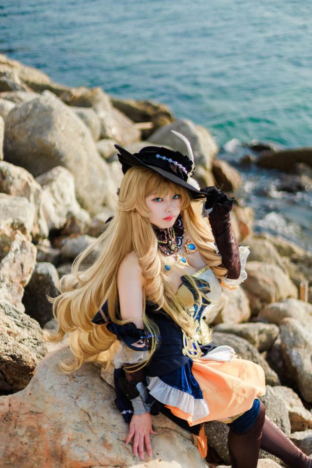 风中绽放的娜维娅:coser 格蕾丝化身性感漂亮的刺玫会长 风中绽放的娜维娅:coser 格蕾丝化身性感漂亮的刺玫会长