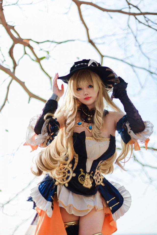 风中绽放的娜维娅:coser 格蕾丝化身性感漂亮的刺玫会长 风中绽放的娜维娅:coser 格蕾丝化身性感漂亮的刺玫会长