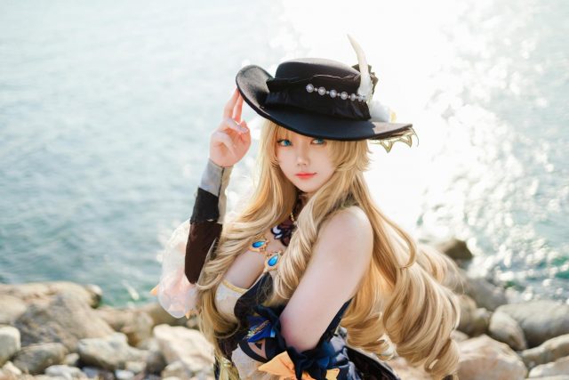 风中绽放的娜维娅:coser 格蕾丝化身性感漂亮的刺玫会长 风中绽放的娜维娅:coser 格蕾丝化身性感漂亮的刺玫会长